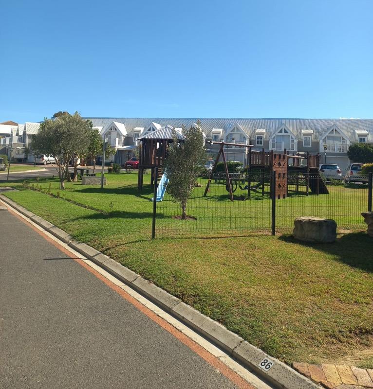 4 Bedroom Property for Sale in Guldenland Western Cape